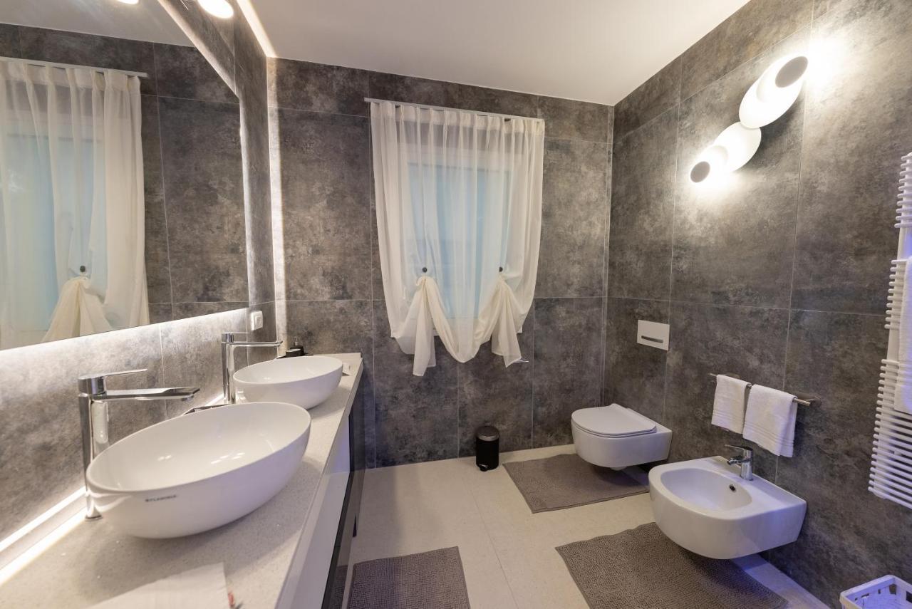 Magic Luxury Apartments Бардолино Екстериор снимка