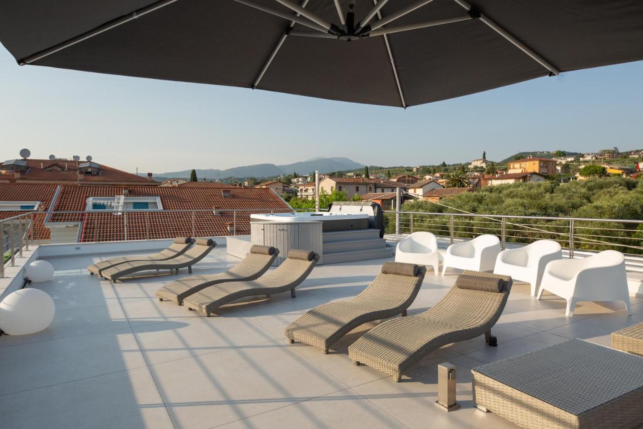 Magic Luxury Apartments Бардолино Екстериор снимка